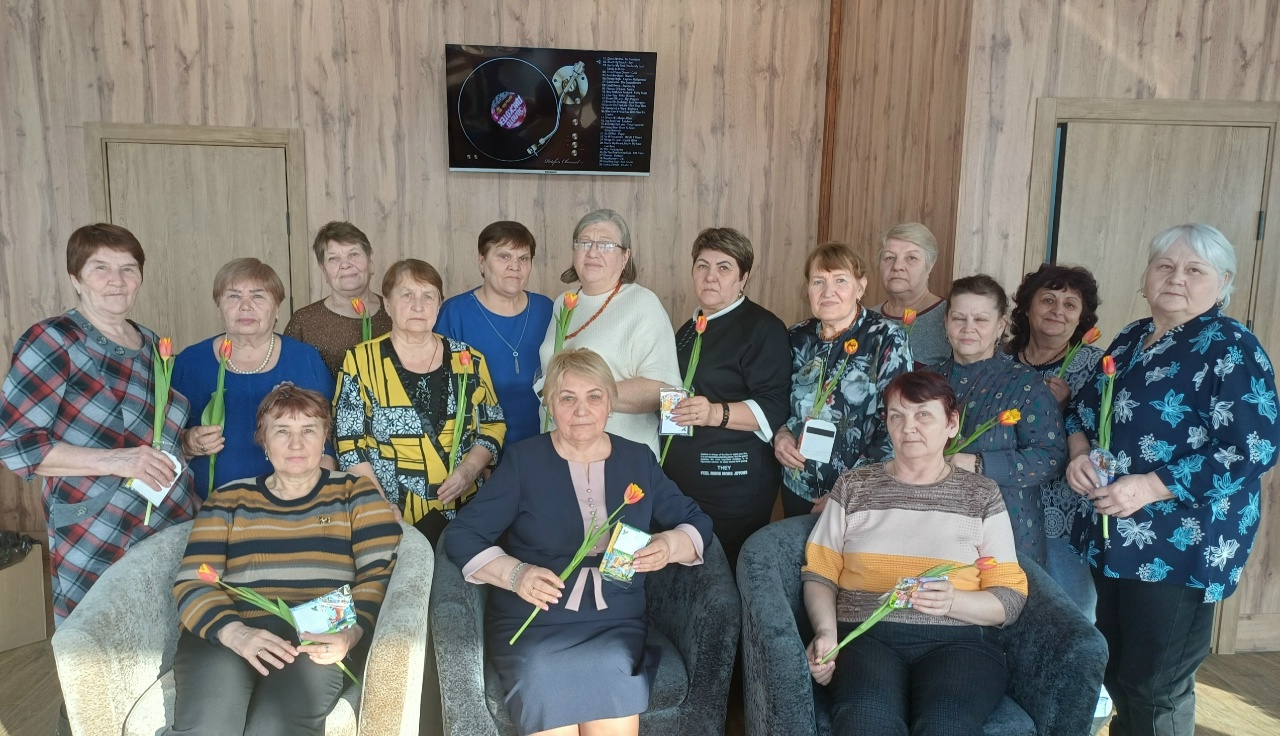 Весна в кругу друзей: как ветераны Макушино весело встретили 8 Марта