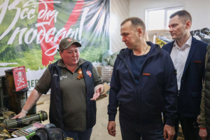 Губернатор Курганской области Вадим Шумков принял участие в отправке груза бойцам СВО и жителям Краснодона накануне Дня Победы