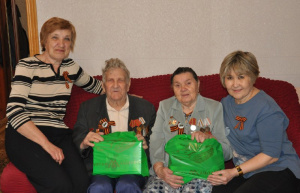 Пенсионеры тепло встречали гостей
