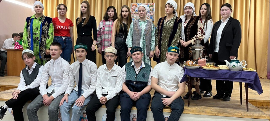 День дружбы народов: школьный бал национальностей 