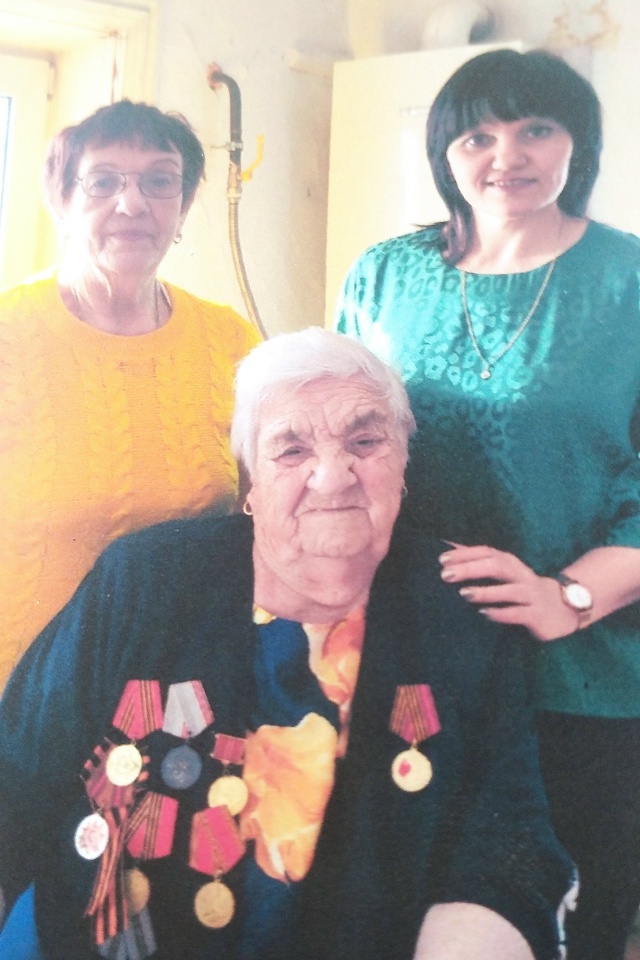 Поздравляем с 96-летием Булатову Е.Т.!