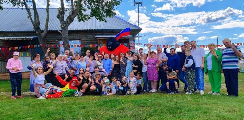 ЖИВЁТ СЕЛО, ПОЁТ СЕЛО ПРОБЛЕМАМ И СУДЬБЕ НАЗЛО!