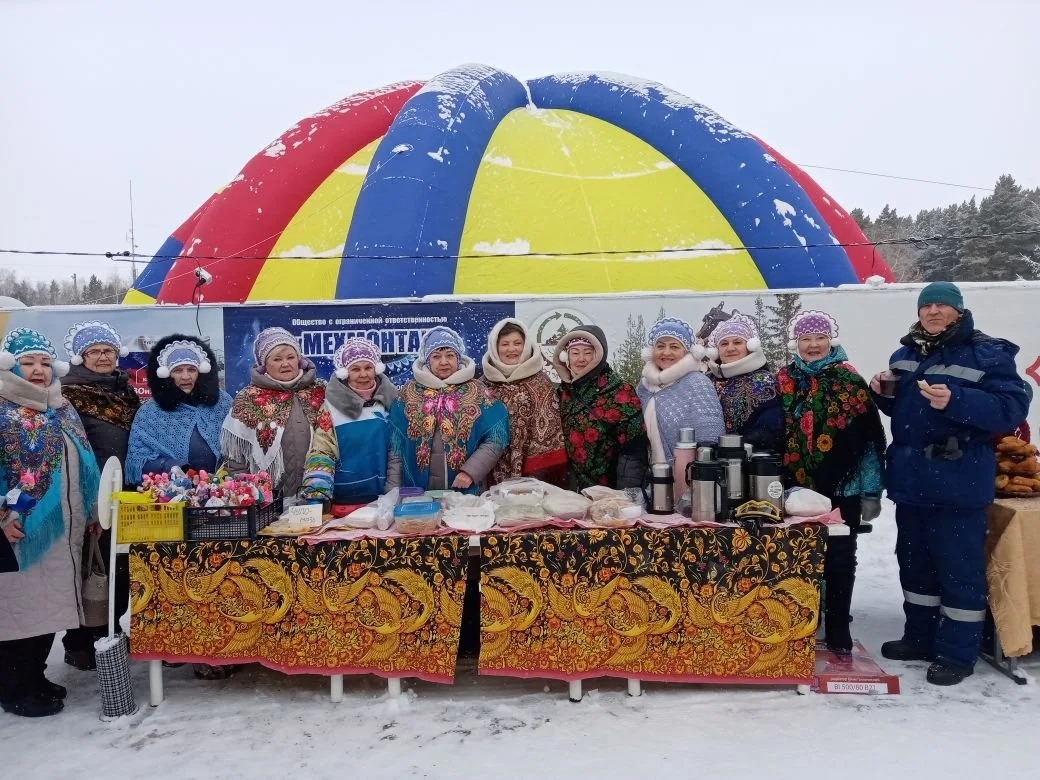 Ветераны клуба "Светёлка" на масленичных гуляниях