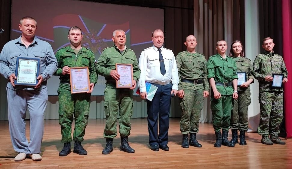 ПОЗДРАВЛЯЮТ ПОЛОВИНСКИХ ПОГРАНИЧНИКОВ