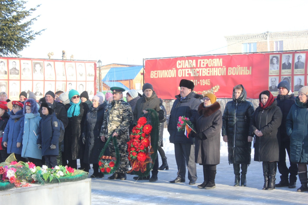 В Шатровском муниципальном округе прошел митинг, посвящённом 80-летию победы в Сталинградской битве.