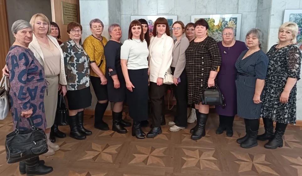 ДАРИТЕ ЖЕНЩИНАМ ЦВЕТЫ