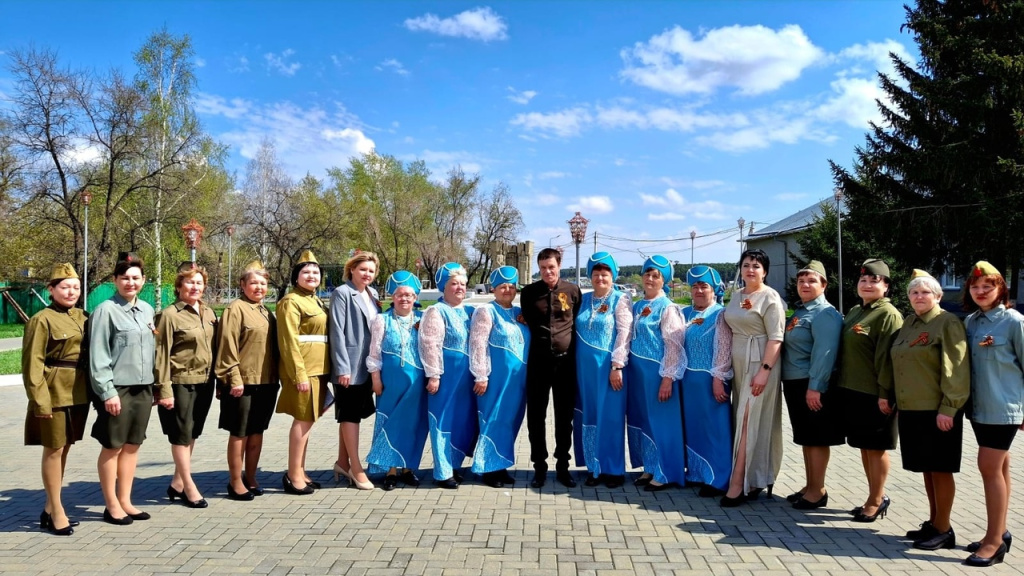 Подпевали песни о Победе   
