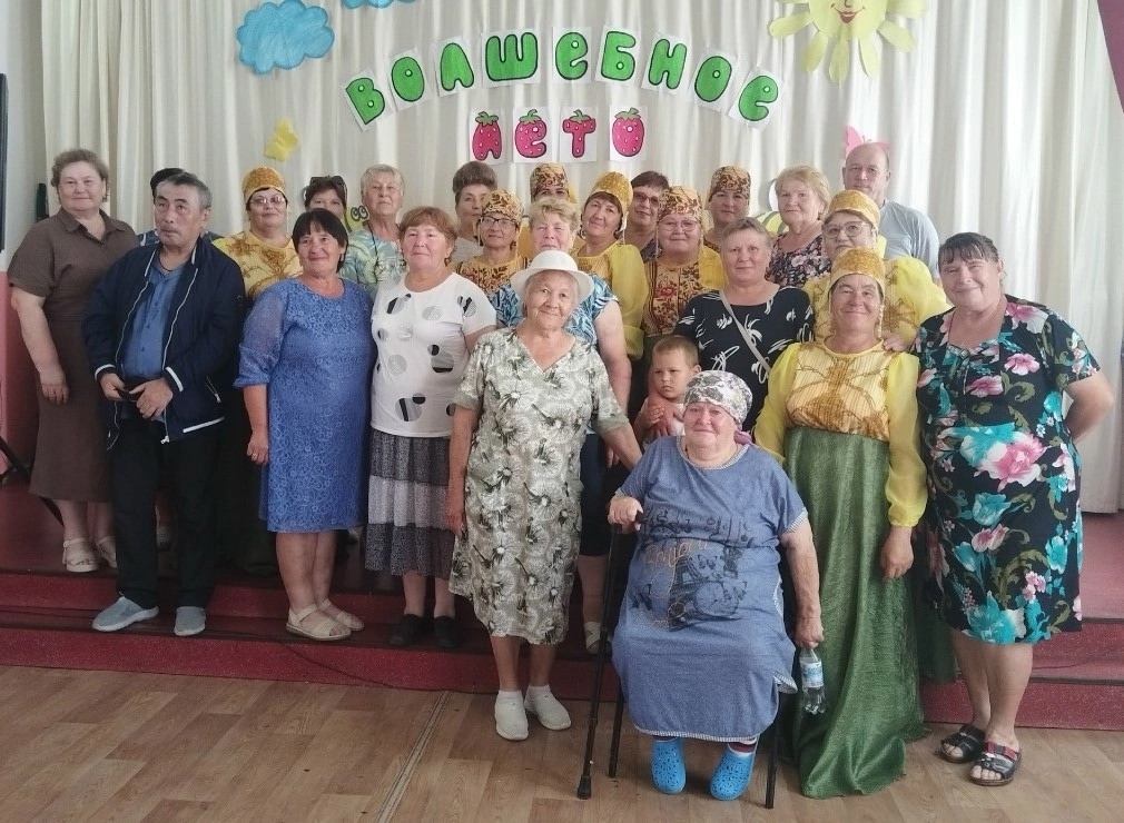 В Батуринском СДК выступила Песчанотаволжанская вокальная группа "Таволга"